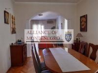 Этаж дома с 2мя спальнями в Игало, Петля, Херцег Нови