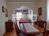 Этаж дома с 2мя спальнями в Игало, Петля, Херцег Нови