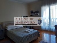 Этаж дома с 2мя спальнями в Игало, Петля, Херцег Нови